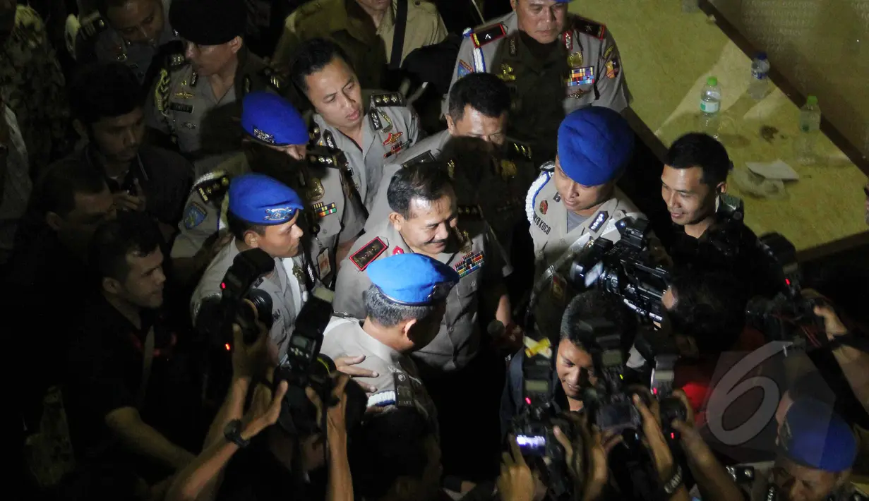 Komisi III DPR RI menyetujui Komjen Pol Badrodin Haiti sebagai Kapolri secara aklamasi, Jakarta, Kamis (16/4/2015). Badrodin mengaku siap menjalankan amanah sebagai Kapolri. (Liputan6.com/Helmi Afandi)