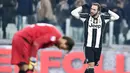 Gonzalo Higuain merayakan golnya ke gawang Bologna pada laga Serie A di Juventus Stadium, Turin, (8/1/2017). Juventus menang 3-0.  (EPA/Di Marco)