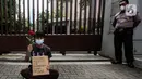 Masyarakat dari "Solidaritas untuk Rakyat Ukraina" melakukan unjuk rasa di depan Kedutaan Besar (Kedubes) Rusia, Jakarta, Jumat (4/3/2022). Mereka menyerukan kepada Dubes Rusia di Indonesia untuk bersuara menghentikan serangan yang dilakukan Rusia terhadap Ukraina. (Liputan6.com/Johan Tallo)