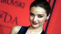 Miranda Kerr Bugil dengan Ekspos Tubuhnya Demi Pemotretan