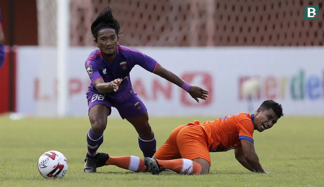 Assanur Rijal (kanan). Mendapat embel-embel Torres di nama belakangnya saat pelatihnya di SSB tidak mengetahui nama aslinya. Jadilah ia dipanggil Torres karena saat itu mengenakan jersey Liverpool bertuliskan Torres di punggungnya. (Bola.com/Arief Bagus)