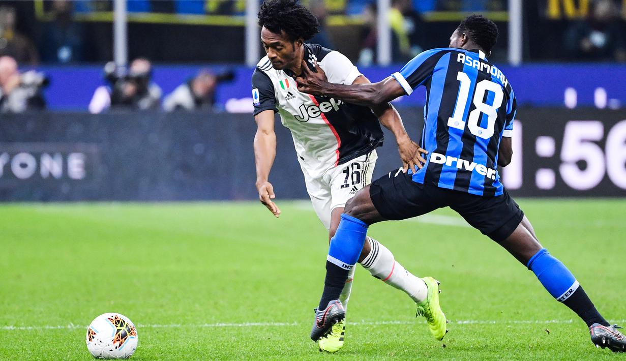 Kwadwo Asamoah memutuskan bergabung ke Inter Milan secara gratis usai habis kontrak dengan Juventus pada 2012. Alasan kuat ia berlabuh ke Giuseppe Meazza adalah sosok eks pelatih Juventus, Antonio Conte yang menukangi Nerazzurri kala itu. (AFP/Alberto Pizzoli)