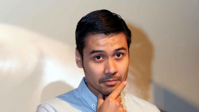 Demi Kartini, Chicco Jerikho Jadi Tukang Pos - Celeb 