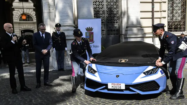 20170403-Polisi Italia Pakai Lamborghini Huracan-AFP