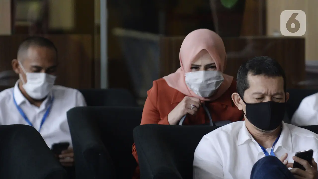 FOTO: KPK Periksa Istri Mantan Sekretaris MA Nurhadi