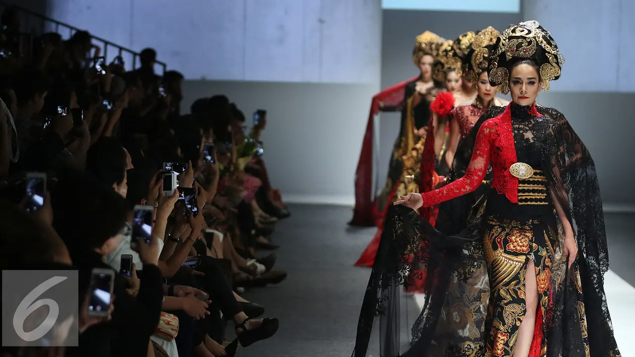 20151028-Jakarta Fashion Week 2016-Anne Avantie
