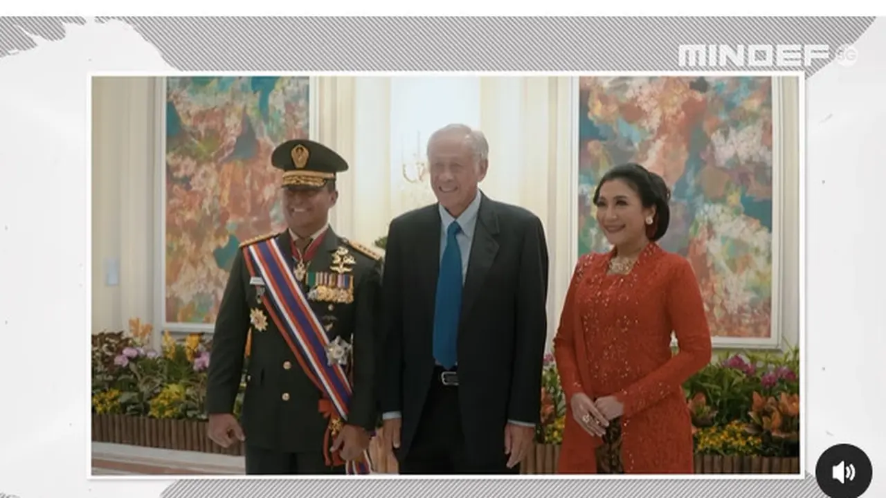 Mantan Panglima TNI Jenderal Purnawirawan Andika Perkasa dianugerahi penghargaan militer tertinggi dari Singapura. (Screengrab Instagram @mindefsg)