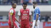 Striker Arema FC, Dedik Setiawan, saat melawan Persib Bandung pada laga Liga 1 di Stadion GBLA, Jawa Barat, Kamis (13/9/2018). Persib menang 2-0 atas Arema FC. (Bola.com/M Iqbal Ichsan)