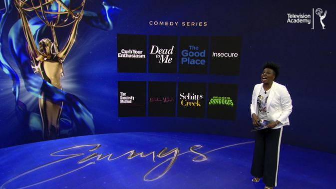 Komedian Leslie Jones membacakan nominasi Emmy Awards 2020 kategori Serial Komedi Terbaik. (The Television Academy via Invision/AP)