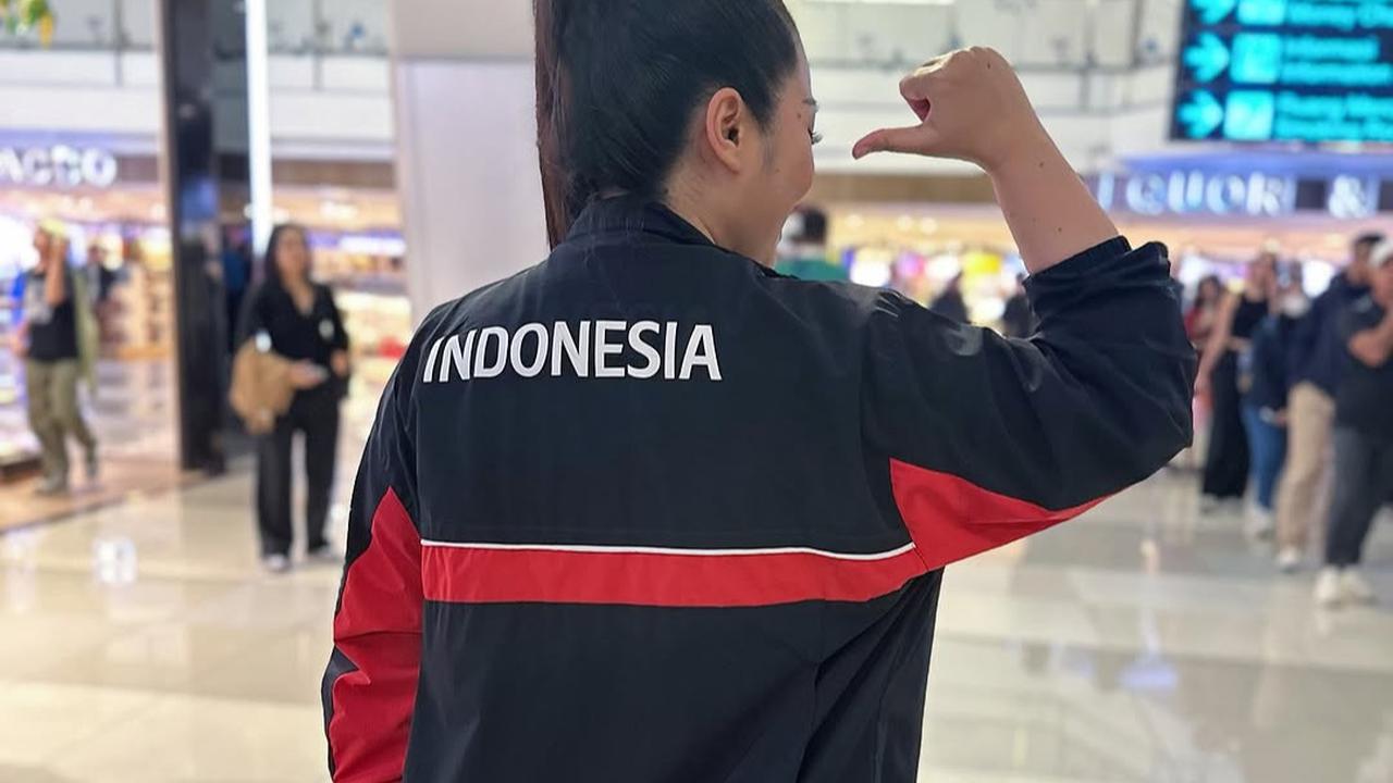 5 Potret Fitri Carlina Bertolak ke Sydney Demi Totalitas Dukung Timnas Indonesia