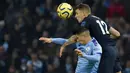 Bek Manchester City, Joao Cancelo, duel udara dengan pemain Everton, Lucas Digne, pada laga Premier League di Stadion Etihad, Rabu (1/1/2020). Manchester City menang 2-1 atas Everton. (AP/Rui Vieira)