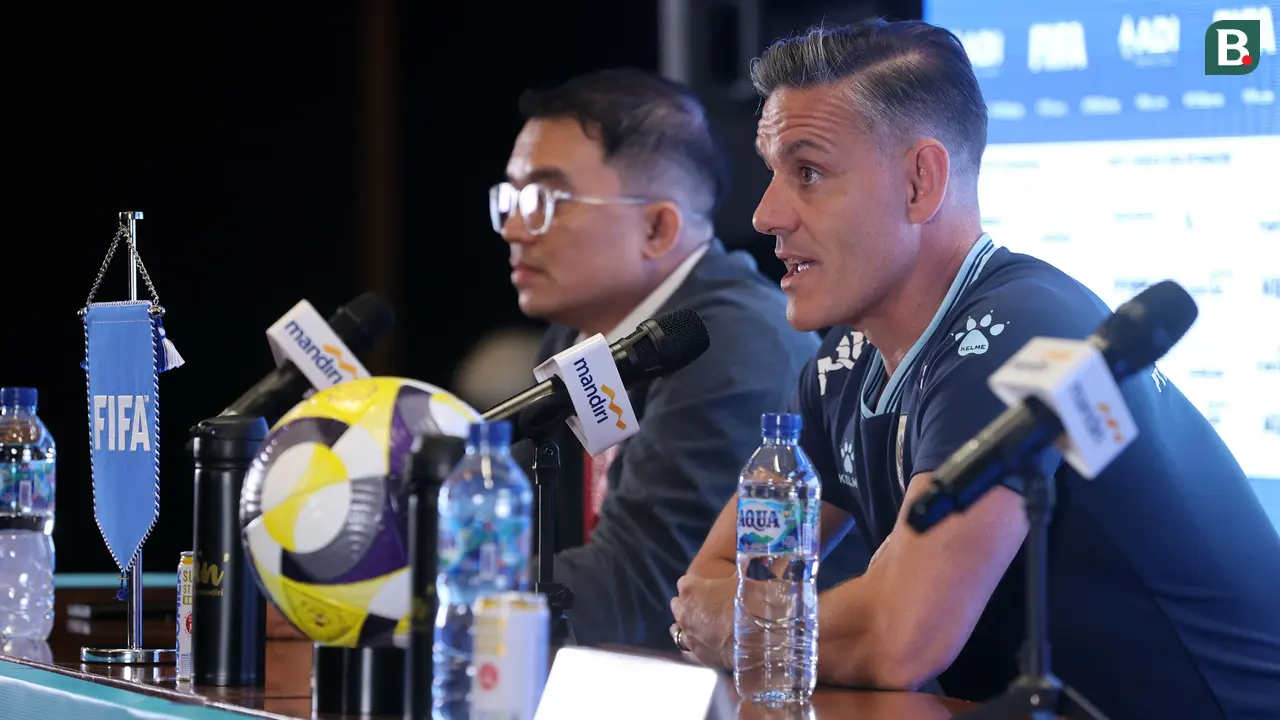 Foto: Elkan Baggott Dampingi John Herdman dalam Konferensi Pers Timnas Indonesia Jelang FIFA Series 2026