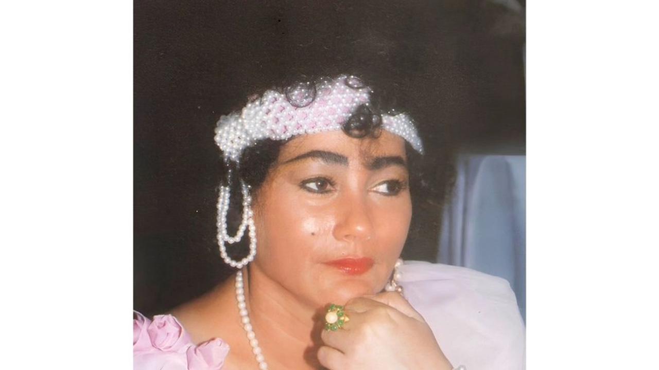 Suzzanna menikah dengan Dicky Suprapto pada tahun 1959 dan kemudian dengan Clift Sangra pada tahun 1983. Meskipun berpisah dengan Dicky, mereka tidak pernah resmi bercerai karena pernikahan mereka dilakukan secara Katolik.<br>