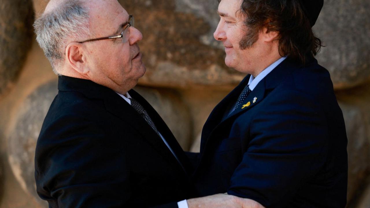 Mereka menyebutnya sebagai pelanggaran hukum internasional yang mengabaikan hak-hak rakyat Palestina dan Yordania atas tanah mereka. Foto: REUTERS / Ammar Awad<br>