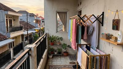 8 Ide Jemuran untuk Rumah Kontrakan Tanpa Halaman, Praktis dan Tidak Mengganggu Ruang Gerak