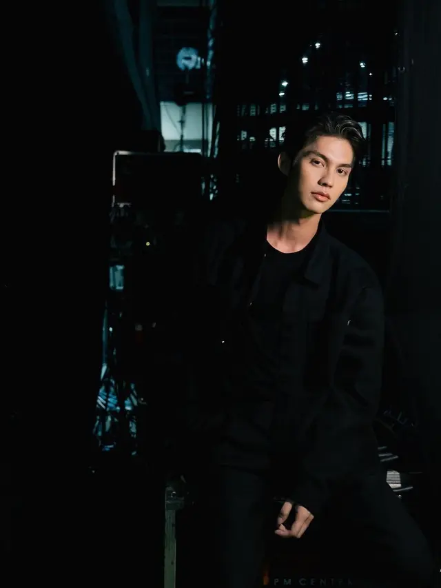 Potret Charming Bright Vachirawit