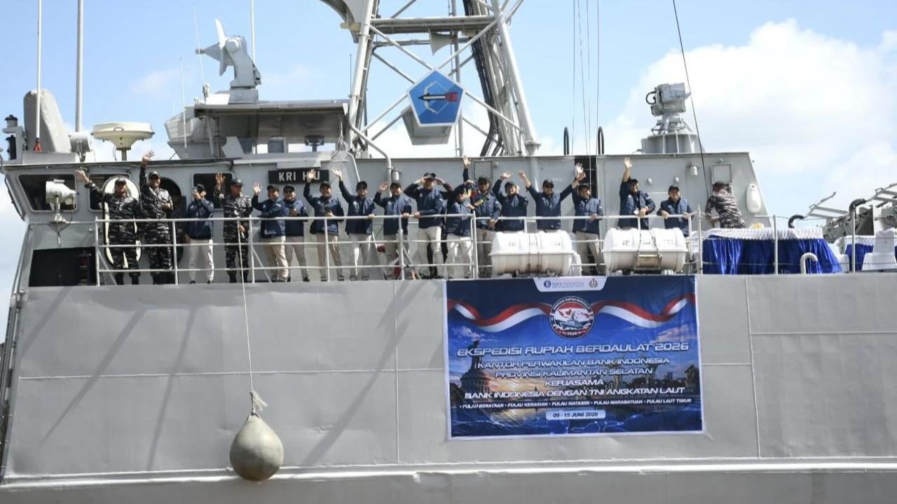 FOTO: TNI AL Dukung Distribusi Rupiah ke Pulau Terpencil Kalimantan Selatan
