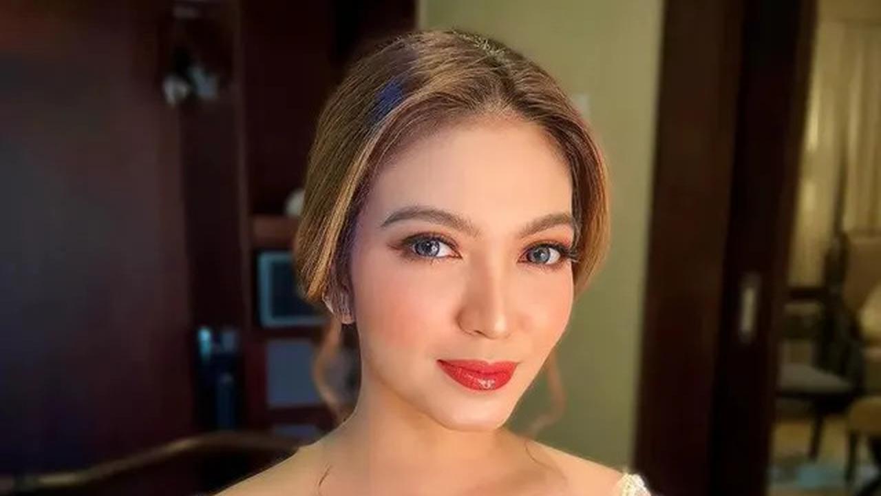 8 Penampilan Selvi Ananda, Istri Gibran Rakabuming, Dengan Lipstik Warna Merah Menyala yang Memesona