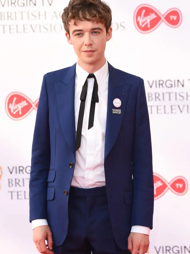 [Bintang] Editor Says: Bukan Cuma Jago Akting, Aktor Muda British Ini Juga Miliki Gaya yang Fashionable