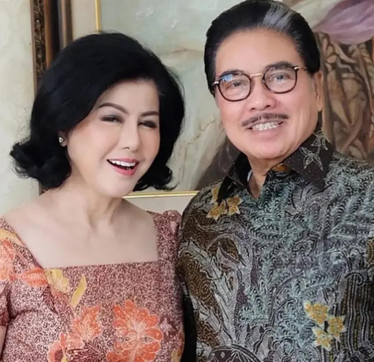 Gaya Outfit Mendiang Hotma Sitompul yang Selalu Rapi dan Stylish