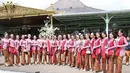 Paduan nkebaya klasik dengan nuansa keunguan disertai selendang merah, menjadi kombinasi atraktif yang sempurna. [Foto: Official Putri Indonesia/ Instagram]