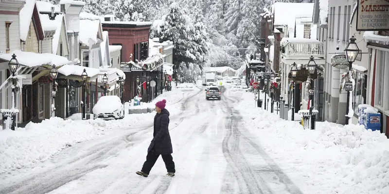 Hujan Salju Selimuti  Willayah Nevada California