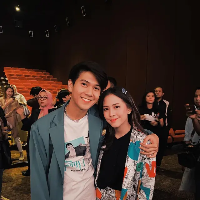 Dianggap Adik Sendiri, Ini 6 Potret Kedekatan Iqbaal Ramadhan dan Adhisty Zara