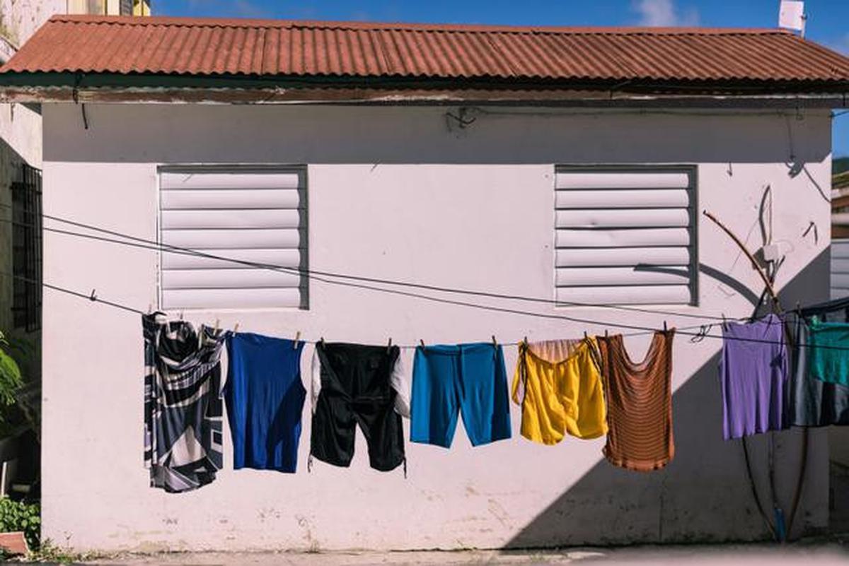 10 Tips Menghilangkan Bau Apek pada Pakaian yang Tidak Kering saat Musim Hujan