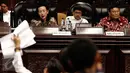 Wakil Ketua DPD GKR Hemas dan Farouk Muhammad memimpin Sidang Paripurna DPD RI di Gedung Nusantara V, Kompleks Parlemen, Jakarta, Senin (3/4). Sidang pembacaan putusan MA soal pergantian pimpinan DPD diwarnai hujan interupsi. (Liputan6.com/Johan Tallo)