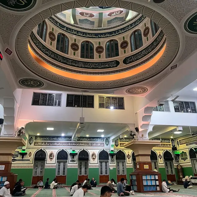 6 Potret Ifan Seventeen dan Citra Monica Itikaf di 10 Terakhir Ramadan
