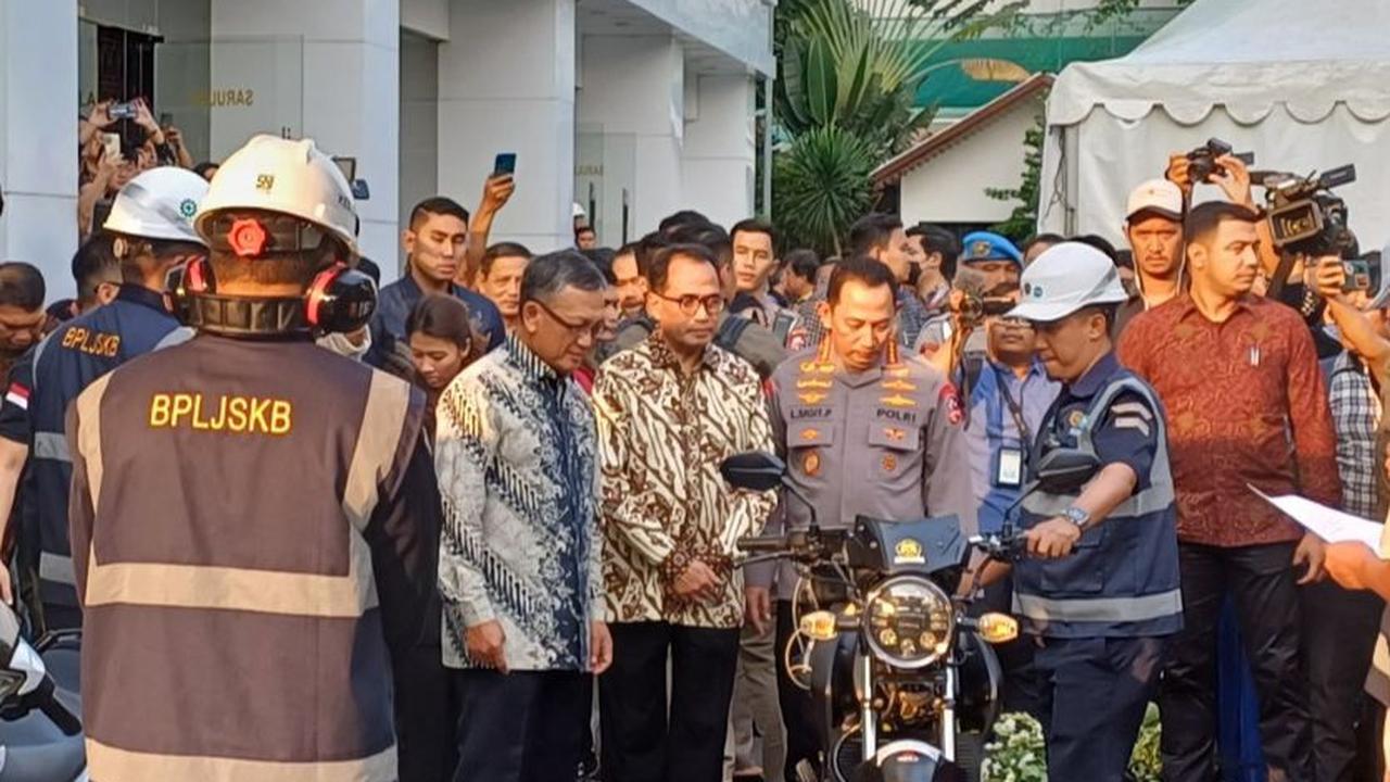 "Kegiatan konversi ini akan menggerakan roda perekonomian kita. Karena, nilai yang akan tercatat akan besar, Rp900 triliun - Rp1.000 triliun. Kalau hanya konversi," ujar Arifin.