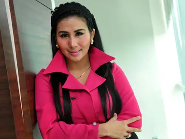 Penyanyi Ratna Dilla saat berpose di kantor Liputan6.com, SCTV Tower, Jakarta. Foto diambil pada Senin (23/2/2015). (Liputan6.com/Panji Diksana)