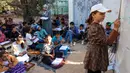 Di wilayah Khan Younis, Jalur Gaza selatan, tercatat ada 125 gedung sekolah yang rusak. (BASHAR TALEB/AFP)