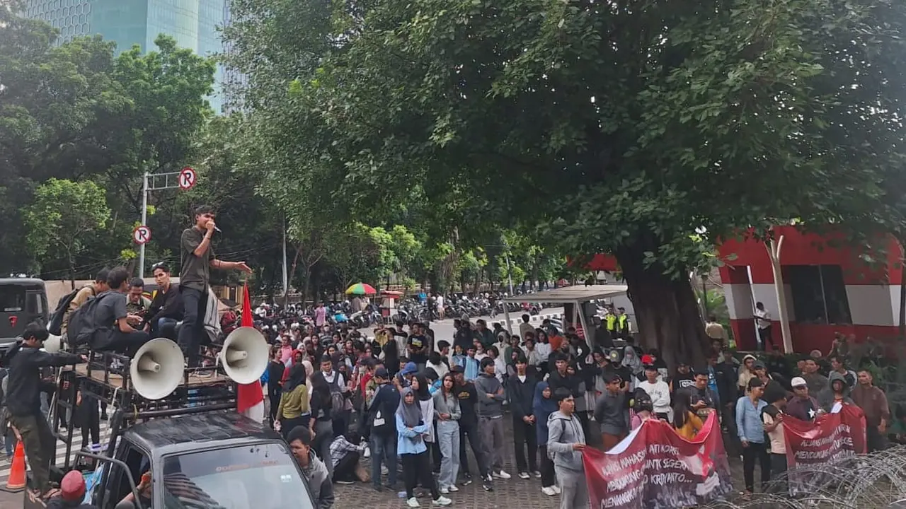 Aliansi Pemuda dan Masyarakat Anti-Korupsi di Gedung KPK, Kuningan, Jakarta Selatan, Senin (6/1/2025) (Istimewa)