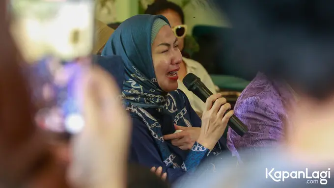 Venna Melinda Venna Melinda di konferensi pers Senin (1/2).