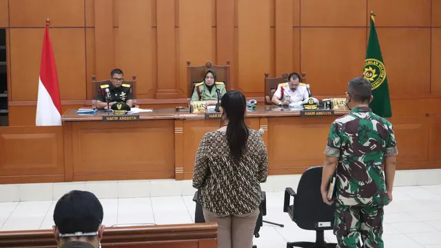 Terdakwa kasus dugaan korupsi dana Tabungan Wajib Perumahan Angkatan Darat (TWP AD), Brigjen TNI Yus Adi Kamrullah dan Ni Putu Purnamasari.