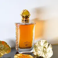 Sebuah parfum dengan karakter kuat yang dihadirkan pada paduan aroma buah dan bunga yang unik.