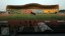 Sebuah laga uji coba antara Persipasi Bandung Raya (PBR) melawan Bekasi Putra digelar di Stadion Patriot, Bekasi, Selasa (25/8/2015). Sejak 23 April 2015 lalu, pembangunan Stadion Patriot kembali dilanjutkan. (Liputan6.com/Helmi Fithriansyah)