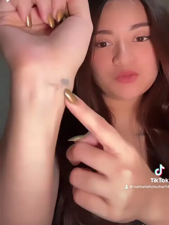 Nathalie Holscher Hapus Tato