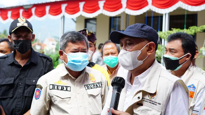 Mneteri Koperasi dan UMKM Teten Masduki menyatakan proses vaksinasi sudah menjadi keharusan. Saat ini mayoritas masyarakat dunia sudah melakukan vaksinasi sebagai upaya untuk menghentikan penyebaran Covid-19.