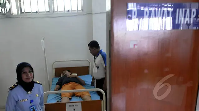 Warga Binaan Melakukan Pemeriksaan Tuberkulosis di LP Cipinang