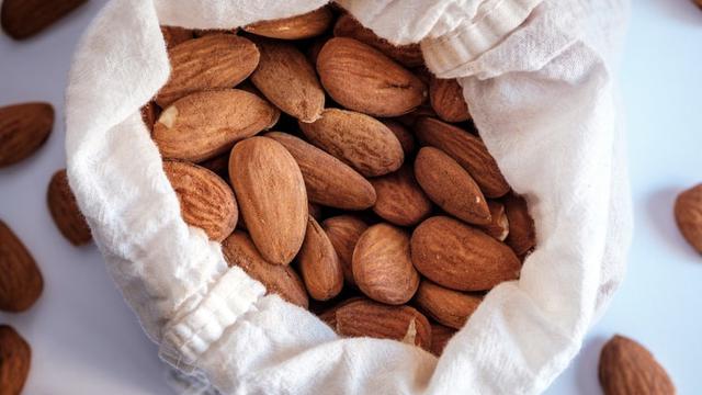 Ilustrasi almond