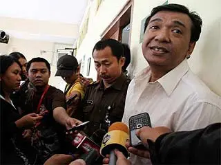 	Penyanyi dangdut Imam S Arifin di PN Jakarta Barat, Jakarta. Dakwaan penyalahgunaan narkoba jenis sabu-sabu seberat 0,5 gram dan pemilikan senjata tajam. (ANTARA)