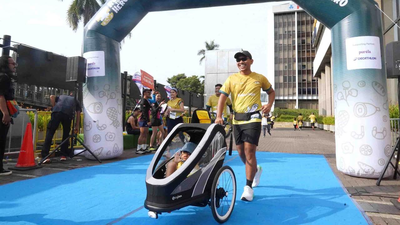 FOTO: Run To Hero Meriahkan CFD Jakarta, Ajak Ayah Lebih Terlibat dalam Pengasuhan