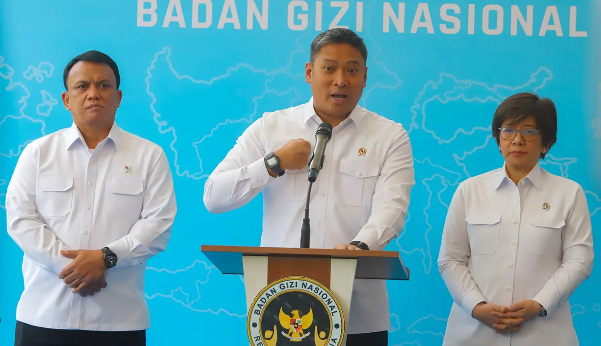Kepala Badan Gizi Nasional (BGN) Sudaryono  didampingi Wakil Kepala Badan Gizi Nasional Agustina Arumsari  dan Wakil Kepala BGN Trenggono saat jumpa pers  di Kantor BGN, Jakarta, Senin (27/07/2026). (KLY/ Arie Basuki)