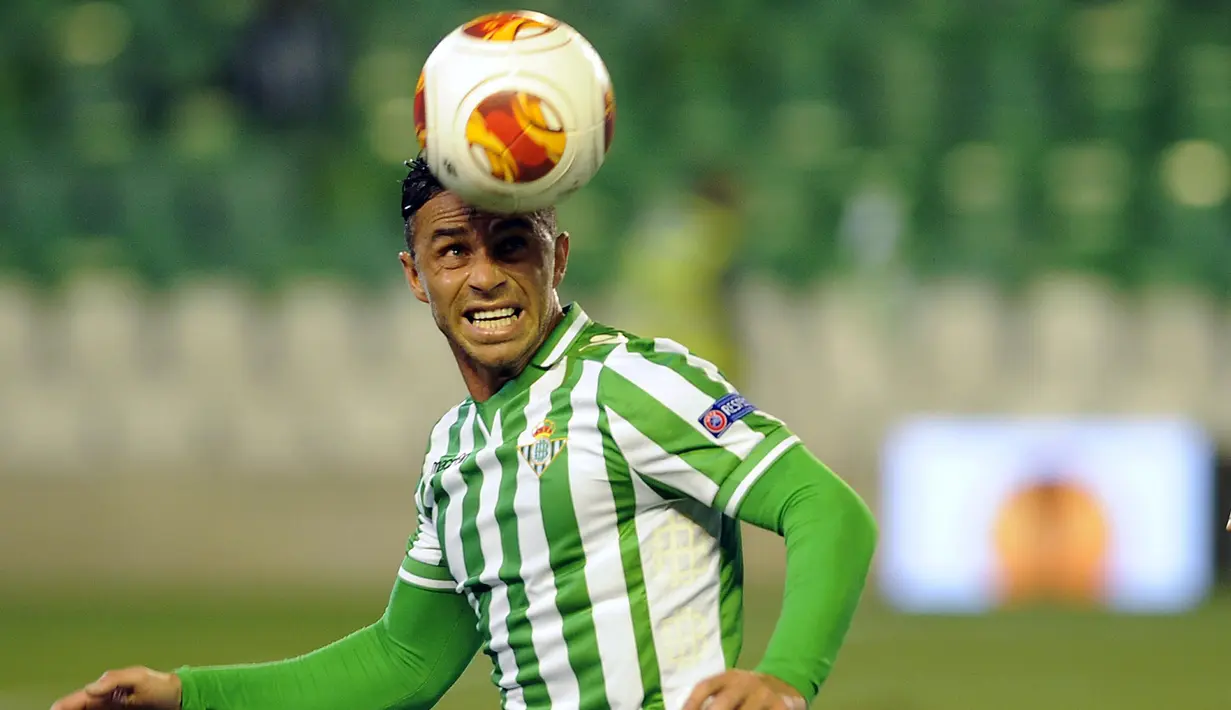 Penyerang Real Betis, Ruben Castro mejadi satu-satunya pencetak gol kemenangan timnya atas Valencia pada lanjutan La Liga Spanyol pekan ke-23. (AFP/Gogo Lobato)