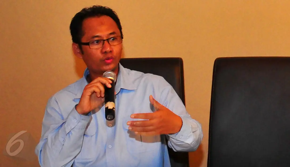 Humas HTI, H. Ipung saat menjawab pertanyaan wartawan terkait melakukan rapat besar dan pawai di Stadion GBK pada Sabtu 30 Mei 2015 mendatang, Jakarta, Kamis (28/5/2015).  (Liputan6.com/Yoppy Renato)