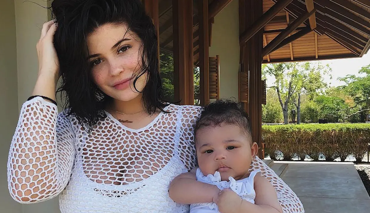 Kylie Jenner menyukai hidupnya sebagai seorang ibu. Ia pun mengekspresikannya dalam 7 kutipan berikut. (instagram/kyliejenner)