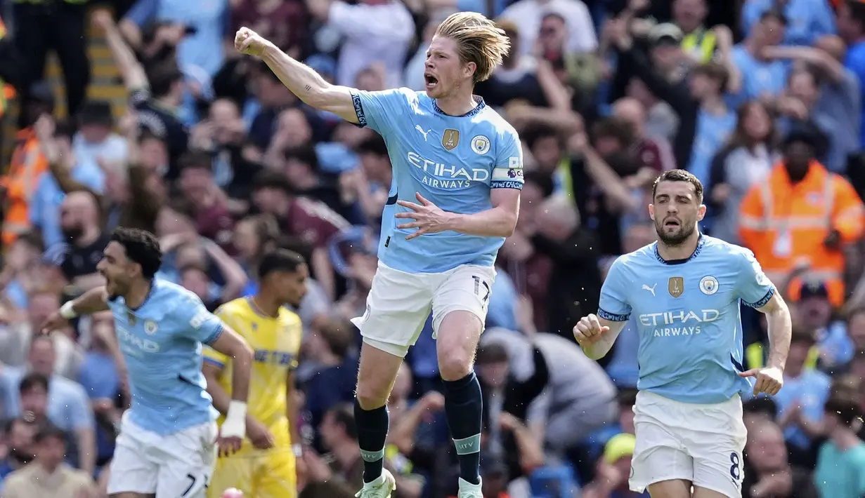 Pemain Manchester City, Kevin De Bruyne melakukan selebrasi setelah mencetak gol ke gawang Leicester dalam laga lanjutan Liga Inggris 2024/2025 di Etihad Stadium, Manchester, Inggris, Sabtu (12/04/2025) waktu setempat. (AP Photo/PA/Martin Rickett)
