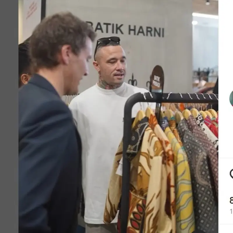 Tiba di Indonesia Meriahkan Piala Dunia U-17, Mantan Pemain Timnas Belgia  Radja Nainggolan Langsung Beli Batik - Lifestyle Liputan6.com